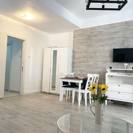 White Apartment Bukarest Eksteriør billede